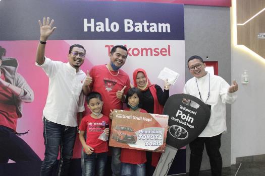 Beri Apresiasi Pelanggan Batam, Telkomsel Serahkan Hadiah Mobil di Program Undi Undi Hepi